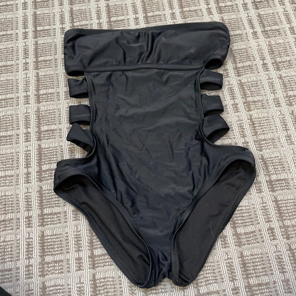TARGET MOSSIMO ONE PIECE BATHING SUIT
